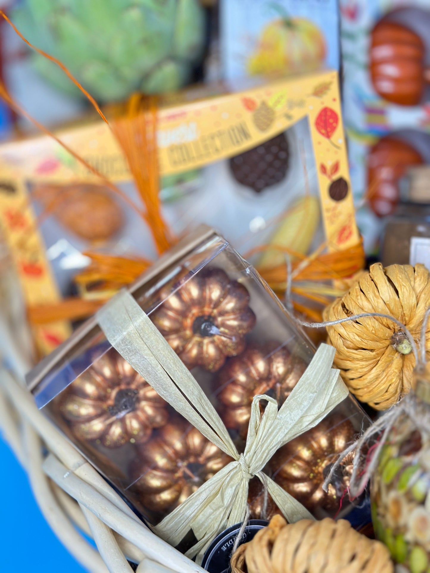 Thanksgiving Basket with Fall-Style Fresh Flowers