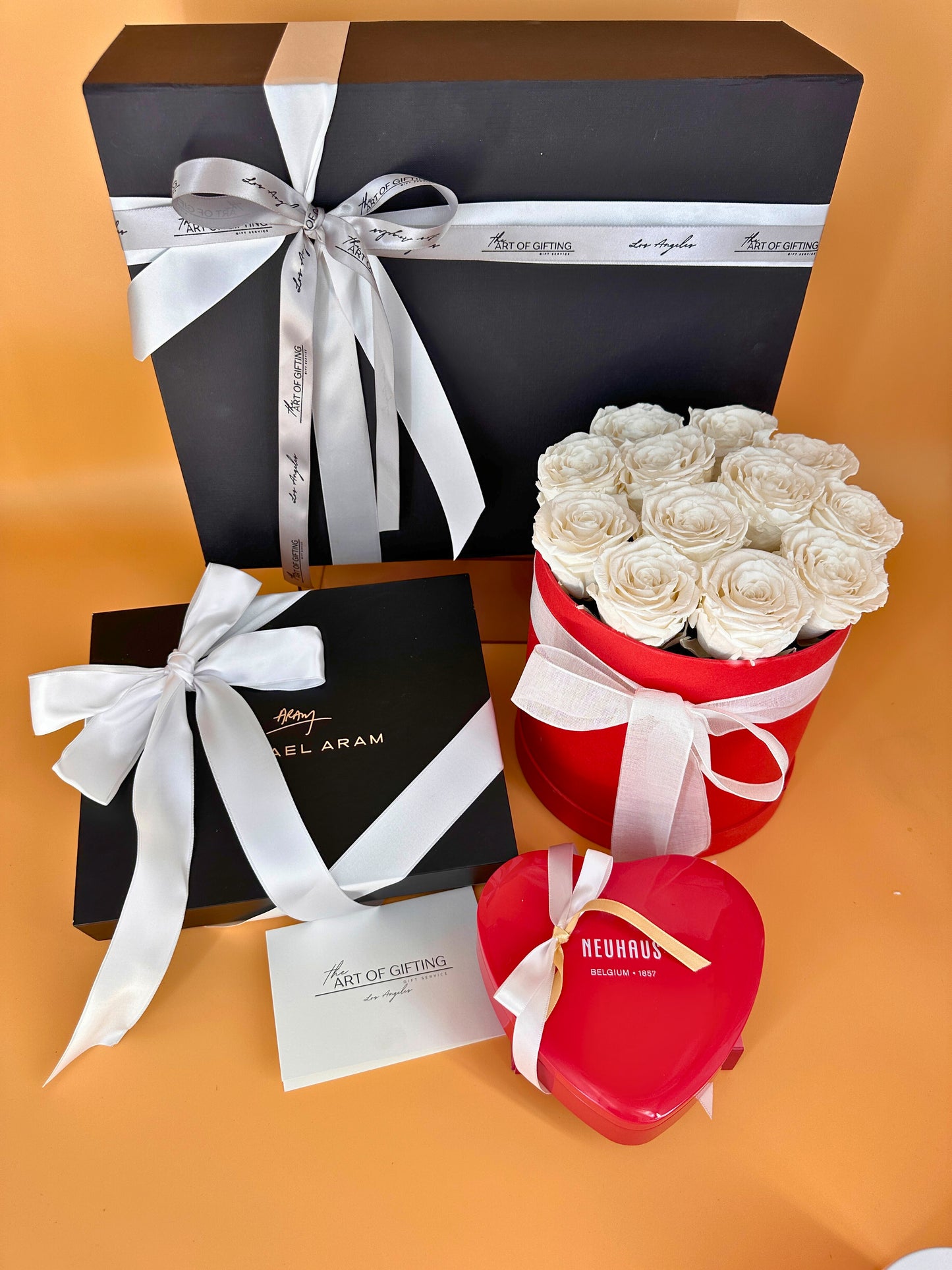 SWEET HEART Gift Box with Fresh Flowers