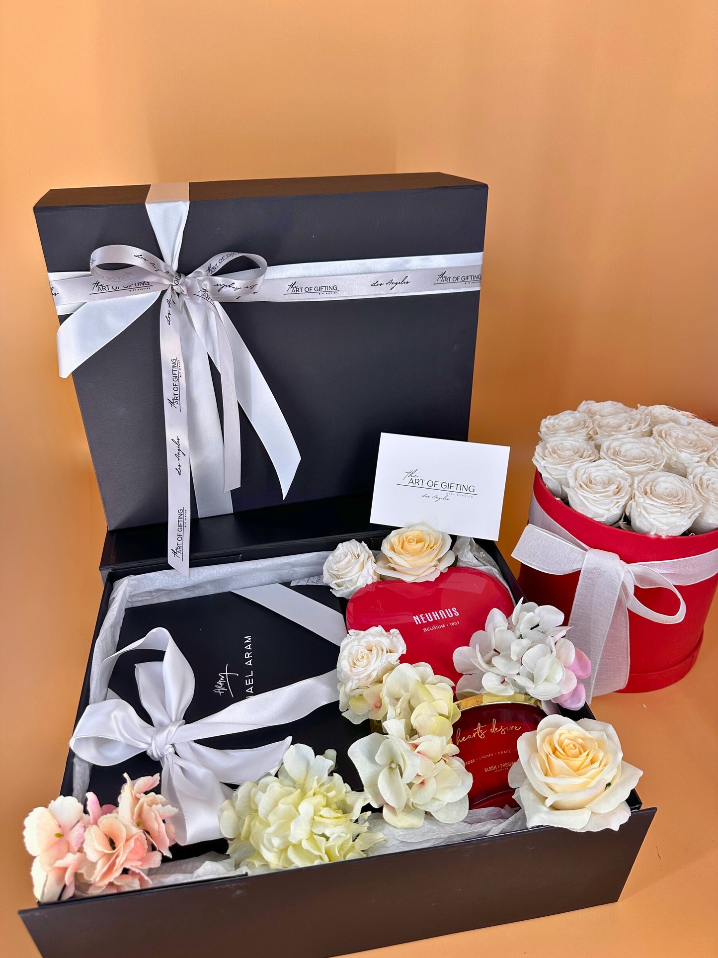 SWEET HEART Gift Box with Fresh Flowers