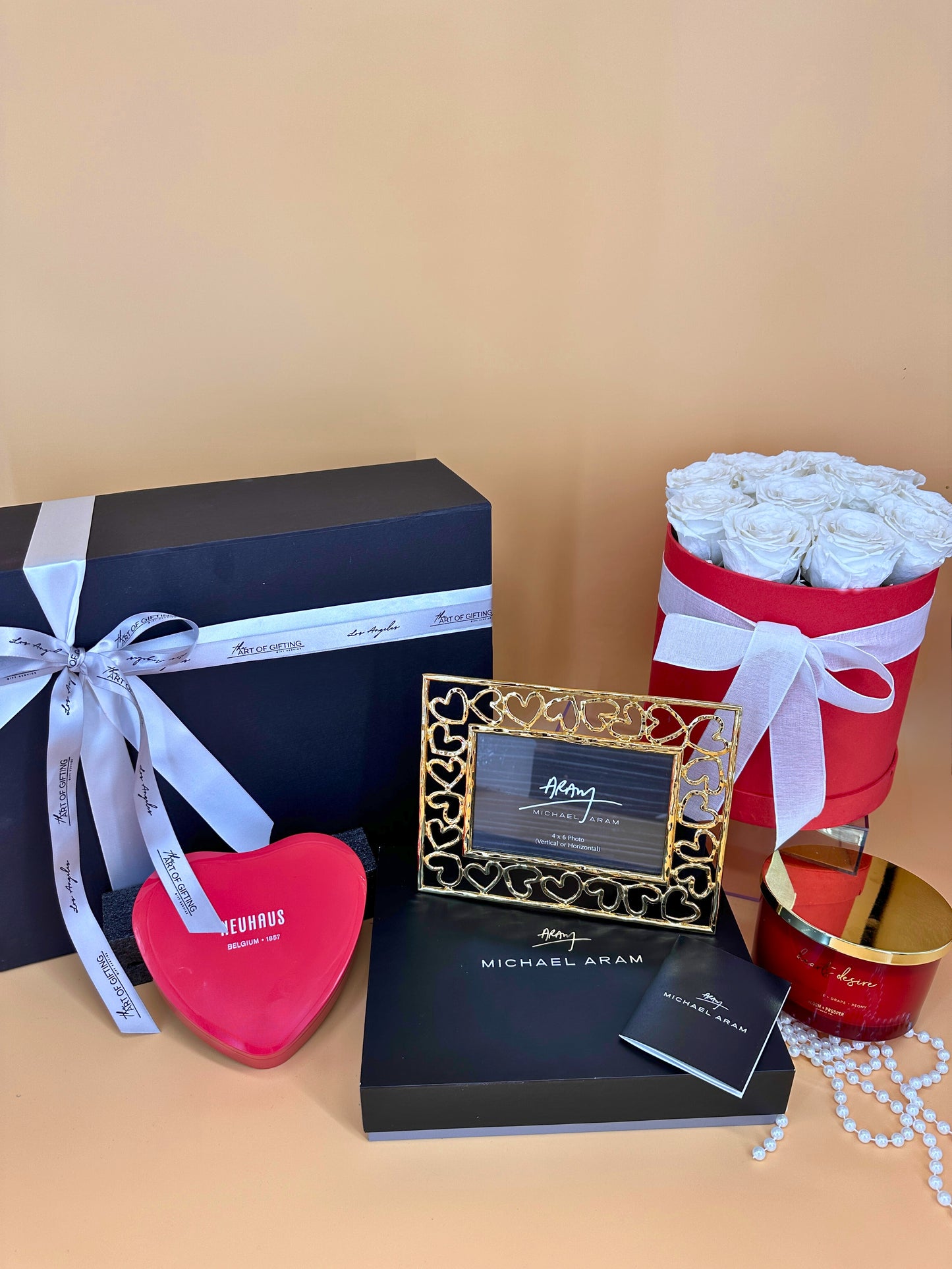 SWEET HEART Gift Box with Fresh Flowers