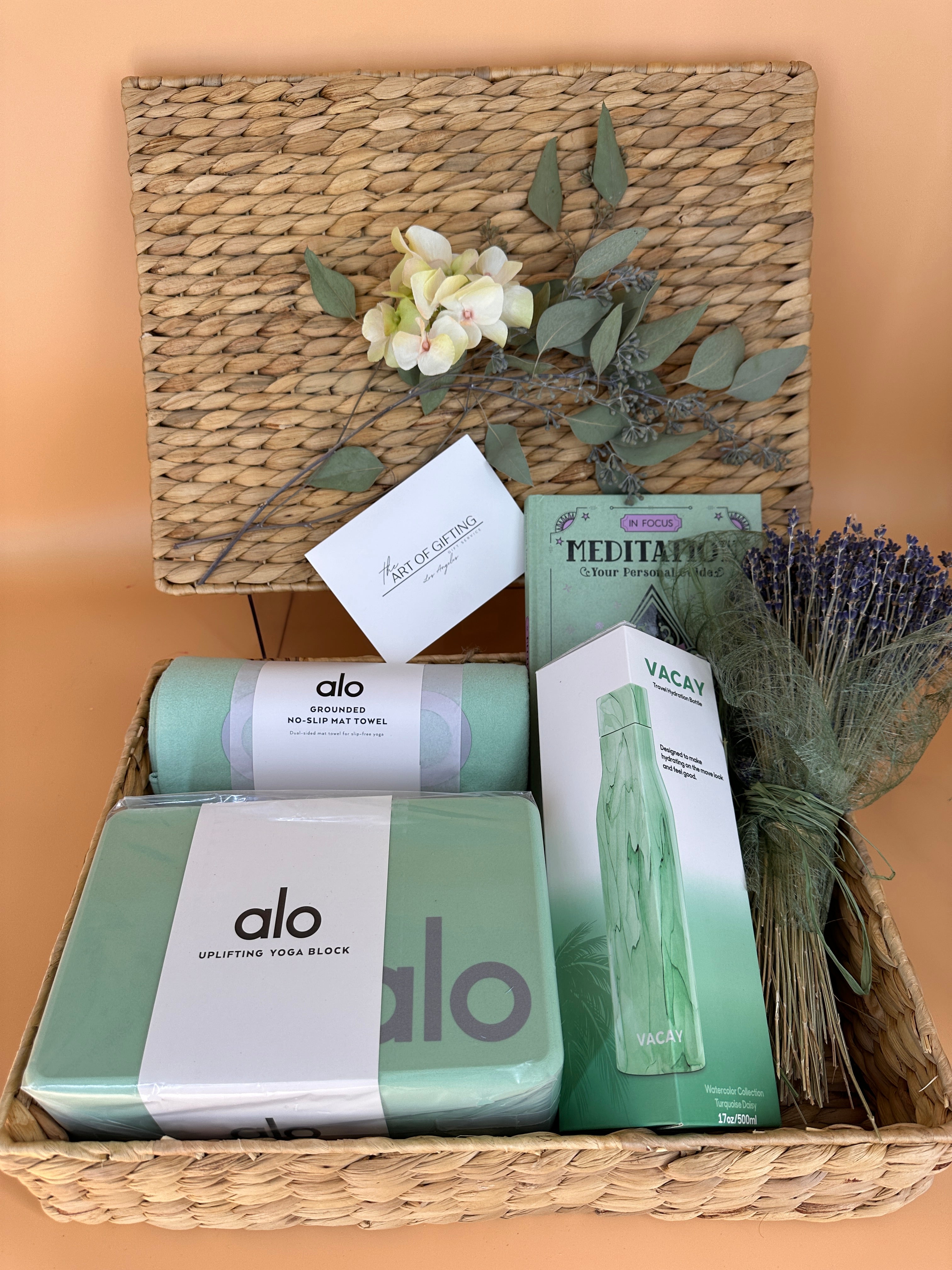 NWT outlets Alo Moves (Alo Yoga) One-Year Membership Gift Box