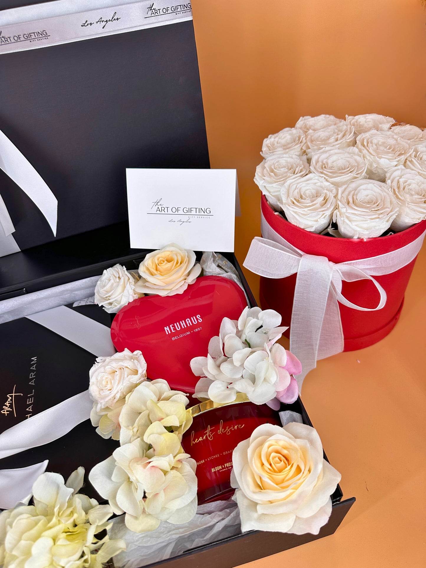 SWEET HEART Gift Box with Fresh Flowers